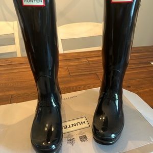 Womens Hunter Boots sz 7 Gloss Black WITH SOCKS
